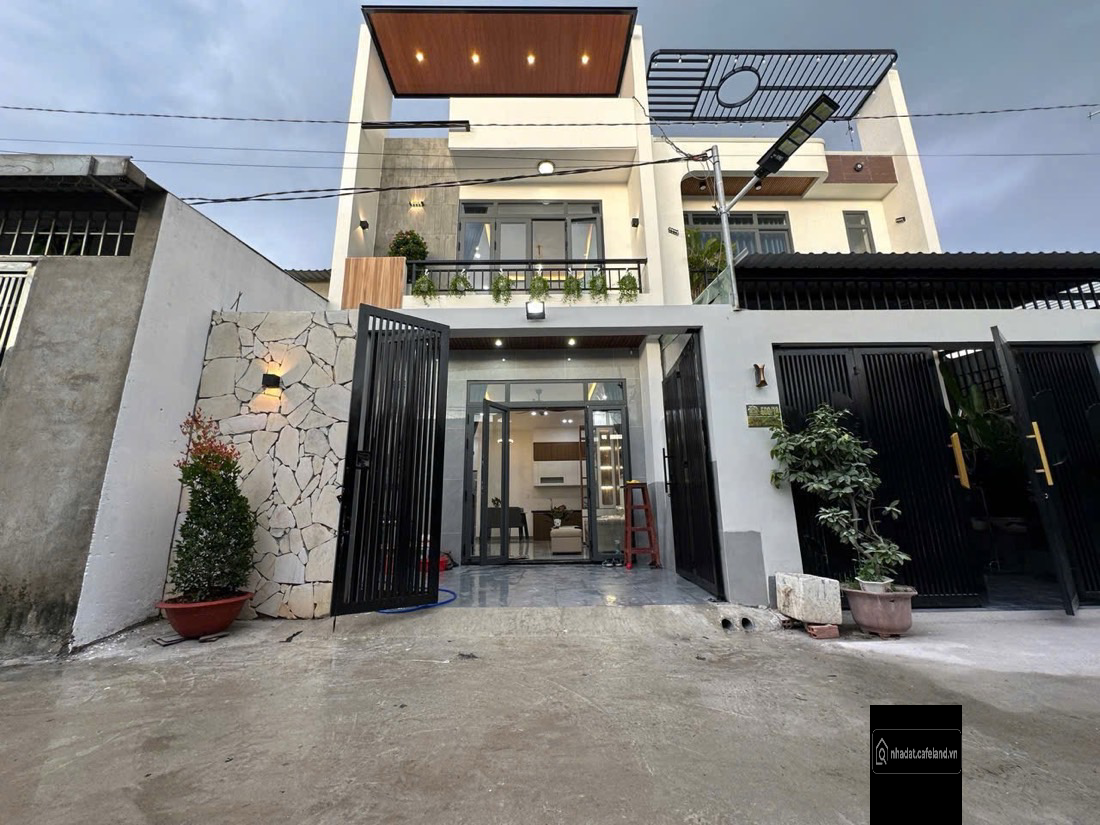 nhà thật - giá thật 1 trệt 2 lầu xã Mỹ Hạnh Bắc giá 1 tỷ 9, nhà 3PN, SHR