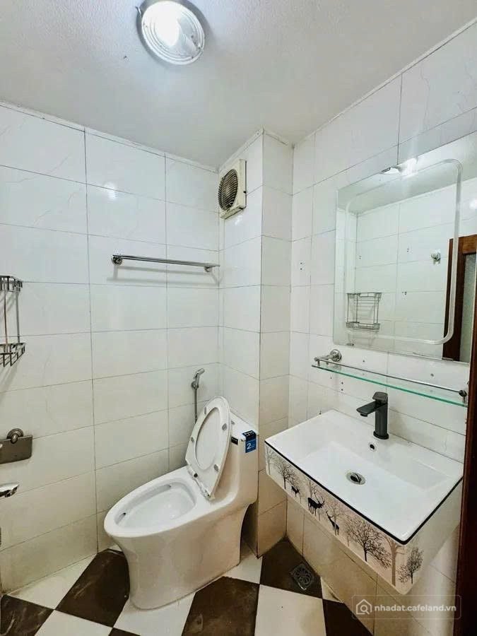 Bán căn hộ Mini, Dịch vụ: Hiếm nhà đẹp 6 tầng mặt đường Chiến Thắng, 19m2, mặt t