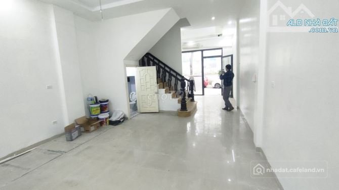 Cho thuê nhà riêng: Cho thuê nhà ở Lai Xá 50m2, 5 tầng, oto đỗ tránh, than