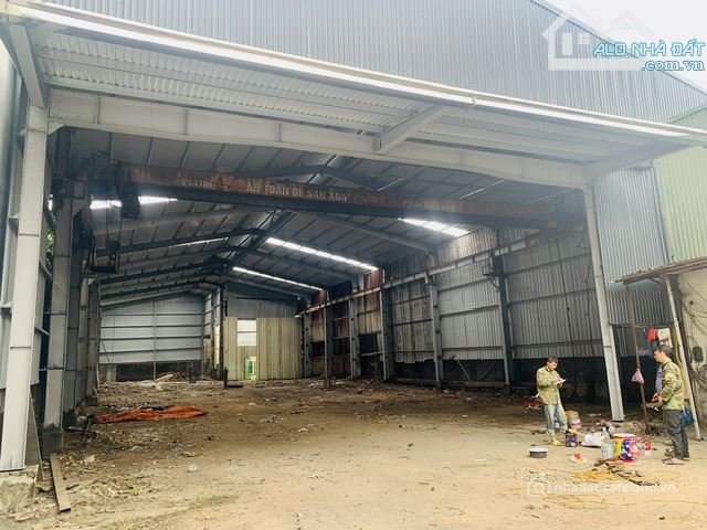 Cho thuê đất: Cho thuê nhà xưởng sẵn cẩu trục 1100m2 trong cụm công nghiệp