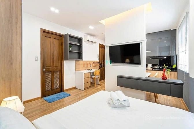 Nhà hàng - Khách sạn: Studio Cửa Sổ Full Nội Thất Tách Bếp Ngay Nguyễn Bỉnh Khiê