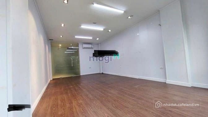Nhà phố: Cho thuê nhà mặt phố Khúc Thừa Dụ, DT 46m2x3 tầng, MT 4.3m, giá 38tr