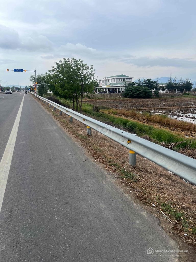 Bán nhà hàng - Khách sạn: Nhà hàng - Khách sạn: Đất thương mại dịch vụ mặt tiền