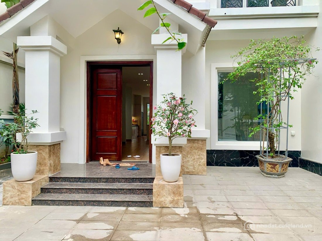 Cho thuê nhà riêng: Cho thuê Biệt Thự Vinhomes Riverside Đường Hoa Sữa - Long Bi