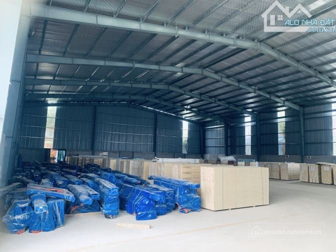 Cho thuê mặt bằng: Cho thuê đất: Cần cho thuê nhà xưởng 900m2 sẵn vp ngay tt xuâ