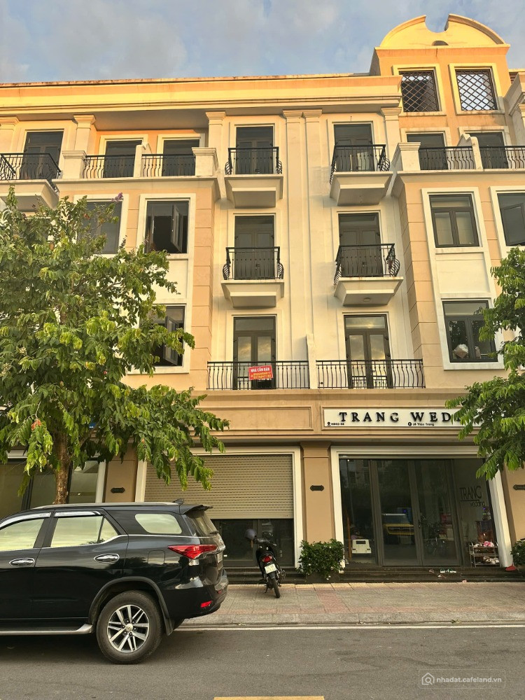 Bán căn Shophouse liền kề vị trí View Công Viên Thể Thao, Vincom Shophouse QT