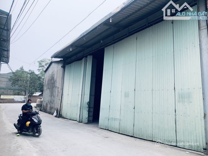 Cho thuê mặt bằng: Cho thuê mặt bằng: Cho thuê đất: Cho thuê 1600m2 , sẵn trạm đ