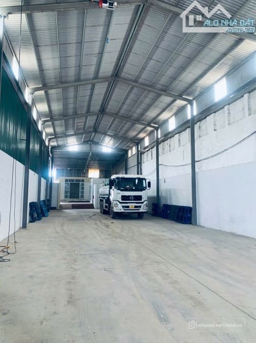 Cho thuê mặt bằng: Cho thuê mặt bằng: Cho thuê đất: Cho thuê 550m2/ tổng 800m Ph