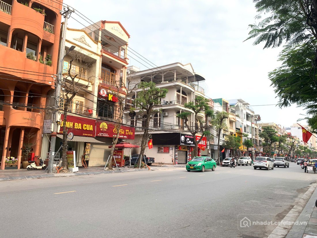 Cho thuê mặt bằng: Cho thuê mặt bằng: Cho thuê nhà MT: 4,5m DT: 90m2 phố Văn Cao