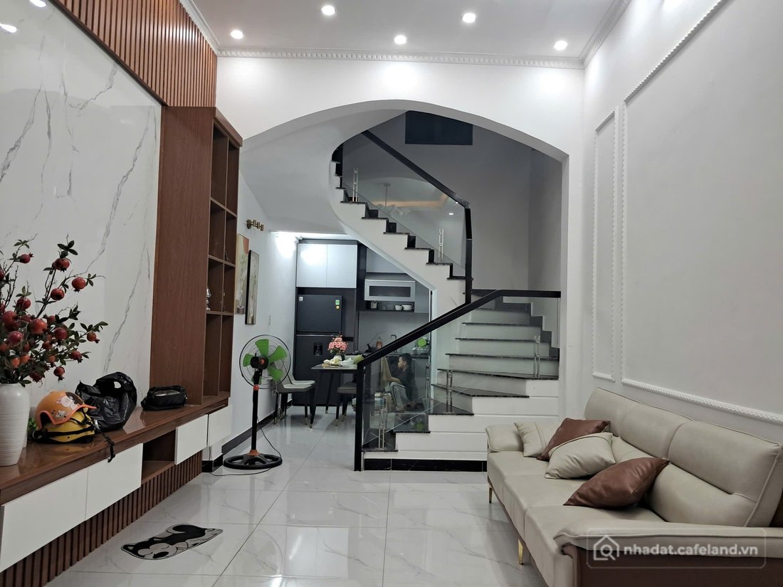 Nhà riêng: Nhà 3 tầng full đồ, 45m2, 3 ngủ, giá iu thương 8 triệu/tháng