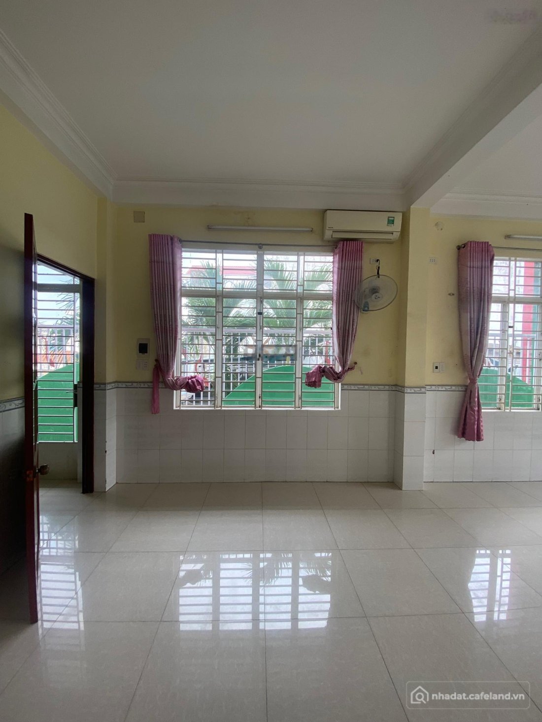 Văn phòng: Cho thuê văn phòng lầu 2, 32m2 đối diện ĐH Lạc Hồng cơ sở 1
