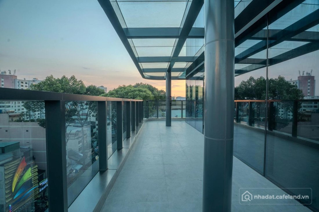 Văn phòng: Office mới tinh ngay trục Trần Hưng Đạo, parking rộng, đa dạng diện t