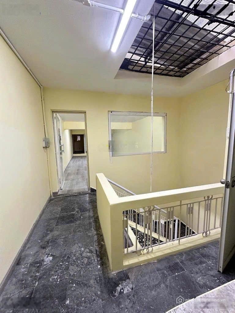 Nhà riêng: Cho Thuê Nhà Nguyên Căn MT đường Trần Hưng Đạo, P.7, Q5 - 4x22m