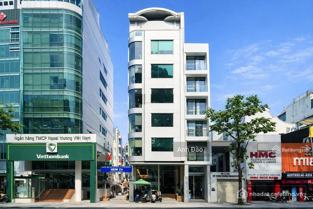 Nhà riêng: Tòa nhà vị trí đắc địa góc 2 mặt tiền đường An Dương Vương Quận 5 nga