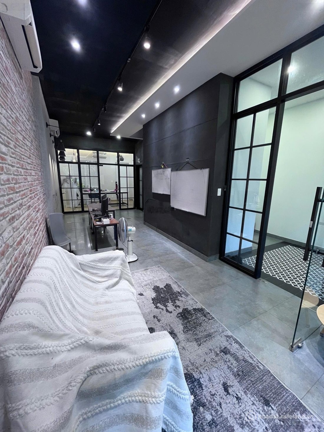 Văn phòng: Mặt bằng văn phòng Cty KDC Quận 7 - 60m2. Giá thuê 15 triệu/tháng - L
