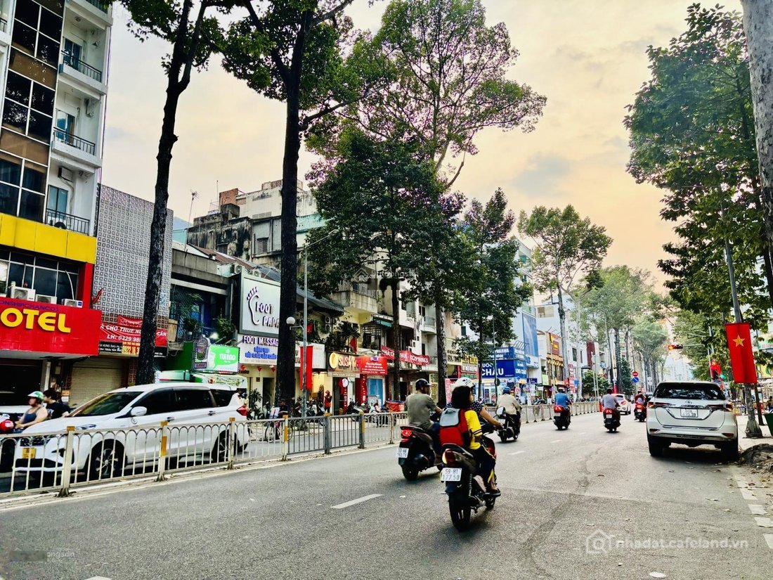 Nhà riêng: CHO THUÊ - MT Trần Hưng Đạo, Quận 5 (600 m2 sàn) Chỉ 80 triệu/tháng