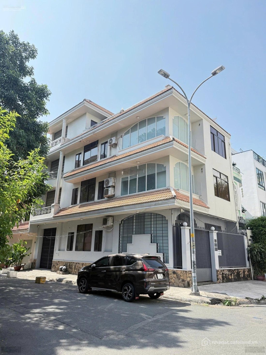Nhà riêng: Cho thuê nhà hẻm xe hơi đường Hồ Văn Huê - DT 7m x 17m, 1 trệt, 3 lầu