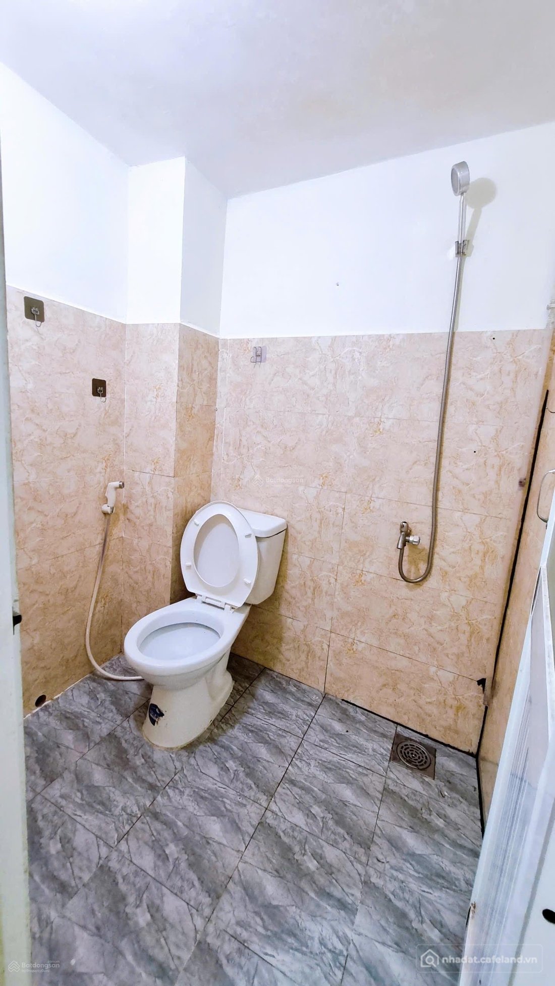 Phòng trọ: Cho Thuê Phòng Trọ Tại Quận Bình Tân gác rộng có máy lạnh cửa sổ trời