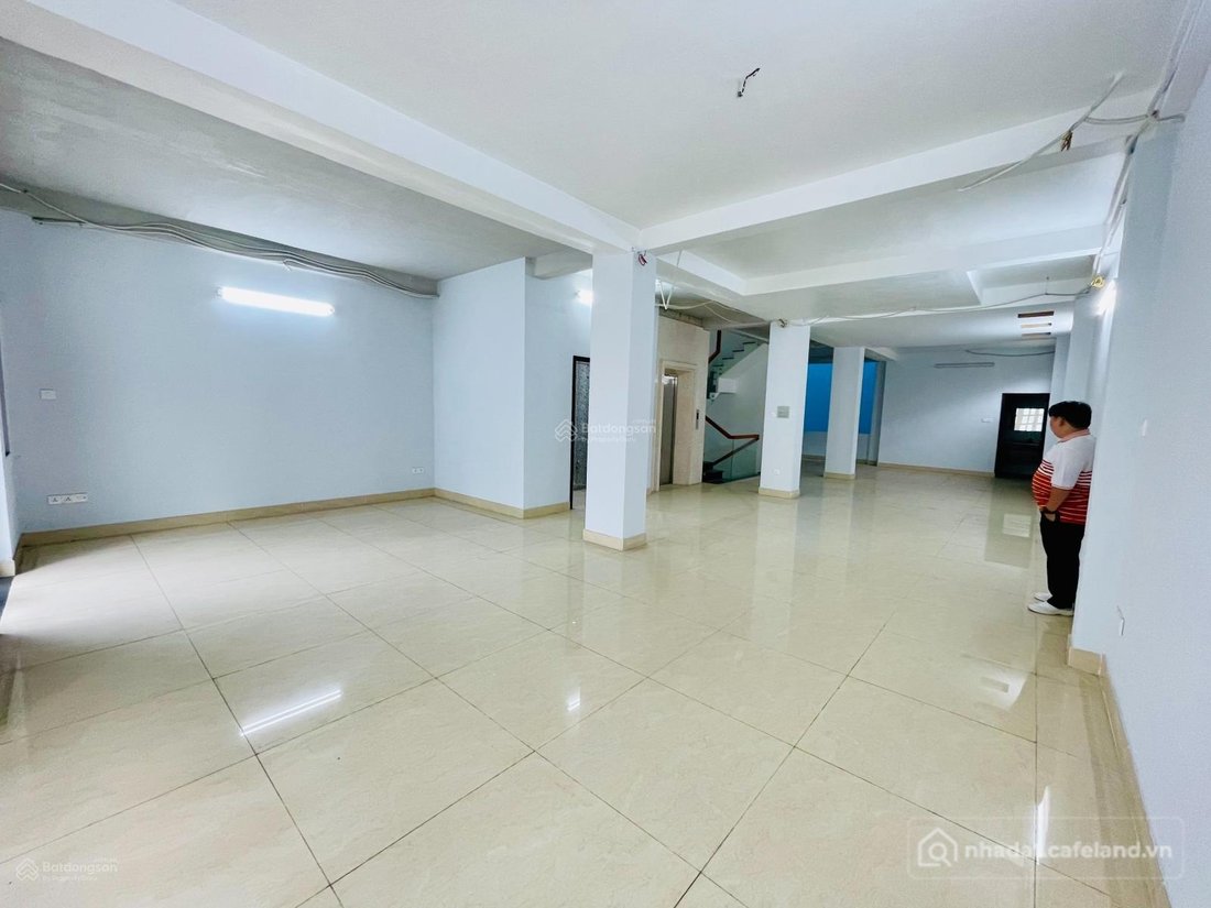 Nhà riêng: Tòa nhà 5 tầng dtsd ~1500m2 mặt tiền trần hưng đạo - quận 5