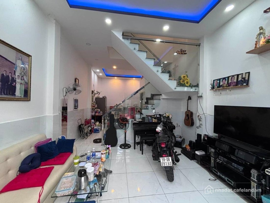 Nhà riêng: Cho thuê nhà nguyên căn hẻm 536 âu cơ, p.10, tân bình - 4 phòng ngủ -