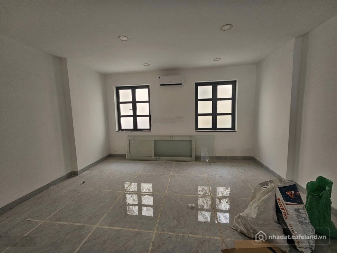 Nhà riêng: Nhà mặt phố Phan Văn Trị, 70 triệu, 500m²