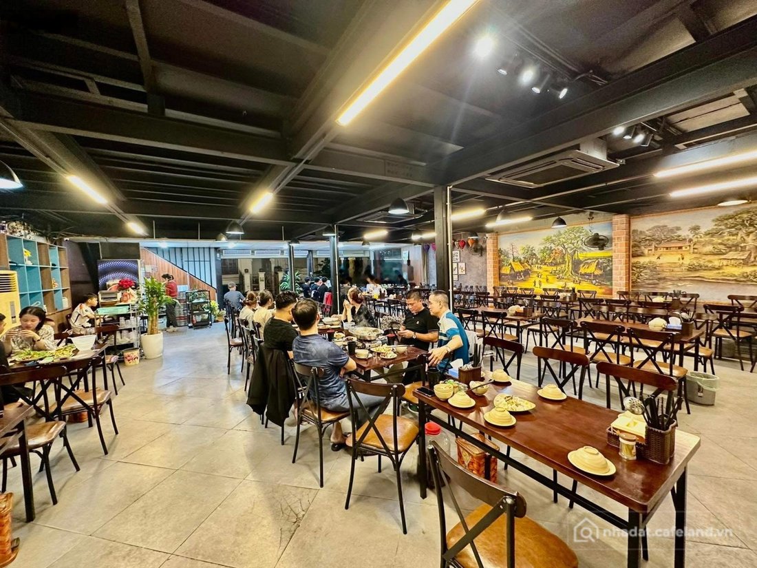 Mặt bằng: Sang nhượng cửa hàng mặt ngõ Dịch Vọng Hậu giá 300tr full nội thất