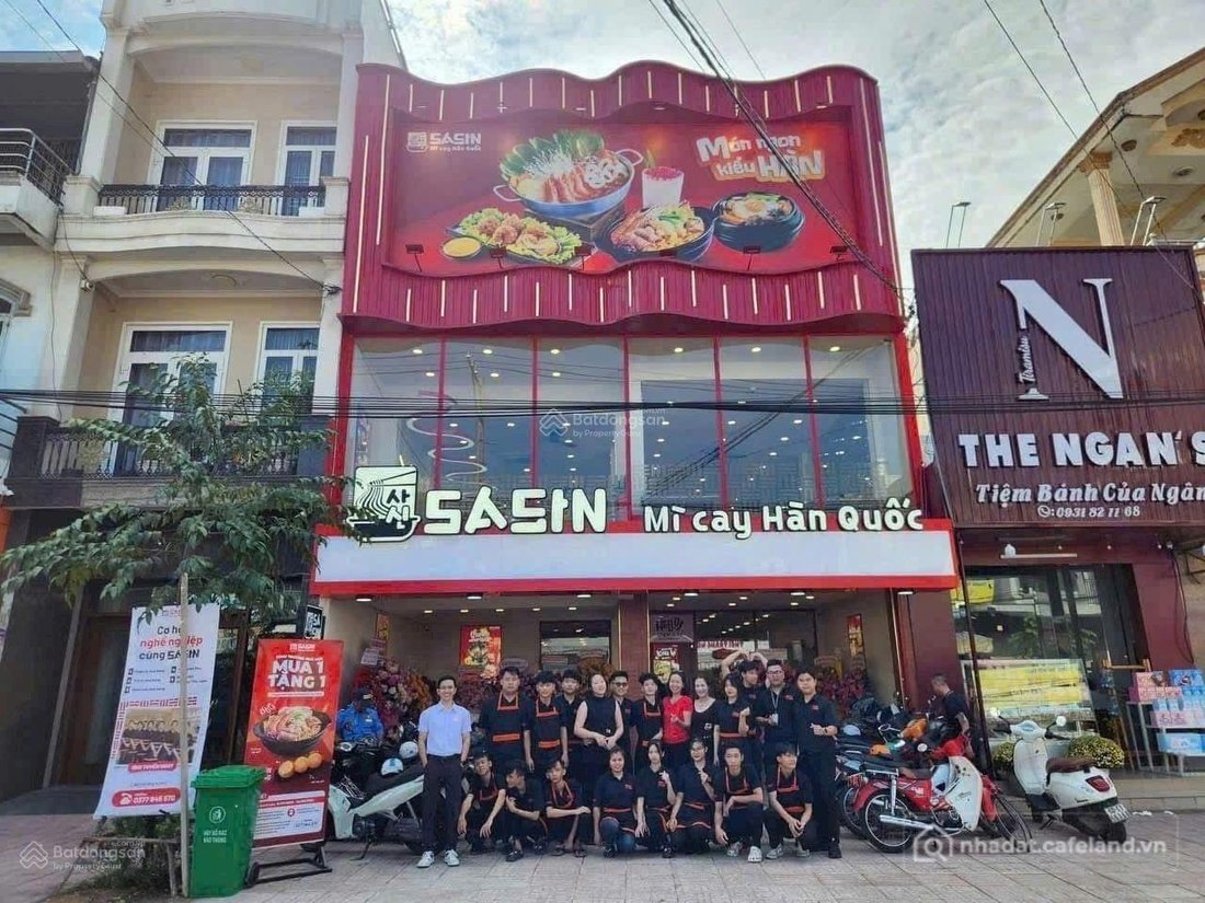 Nhà riêng: Cho thuê nhà mặt phố Vũ Trọng Khánh, Hà Đông, DT 200m2x3T, MT 12m, đo