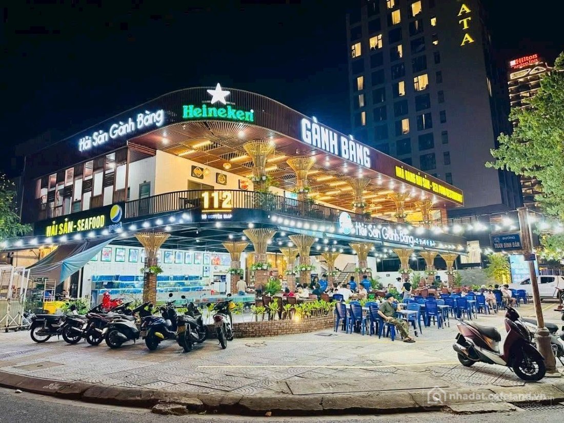 Nhà riêng: Cực phẩm. Cho thuê nhà lô góc phố Nguyễn Văn Lộc. Diện tích 150m² x 3