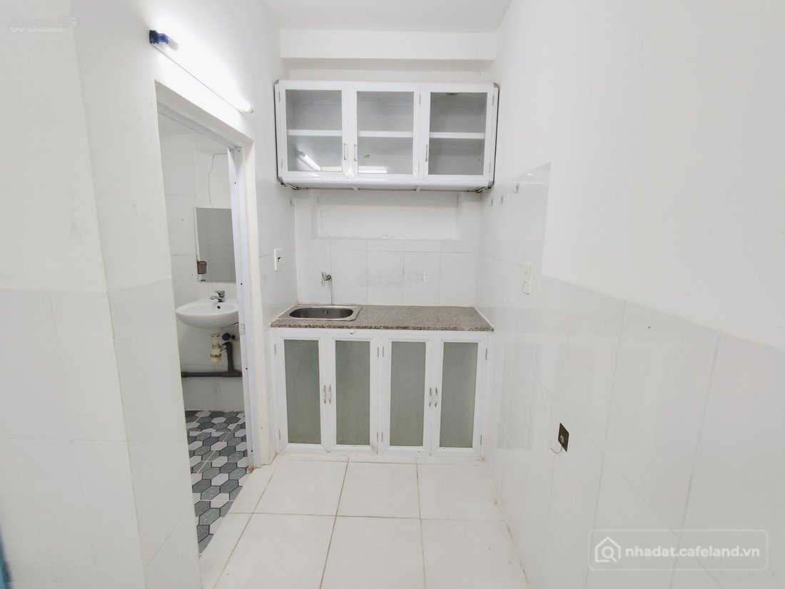 Phòng trọ: Giường, cửa sổ, gạch full | Ngã tư Đ.C2 Lê Văn Lương ( Nhà trọ Anh Vi