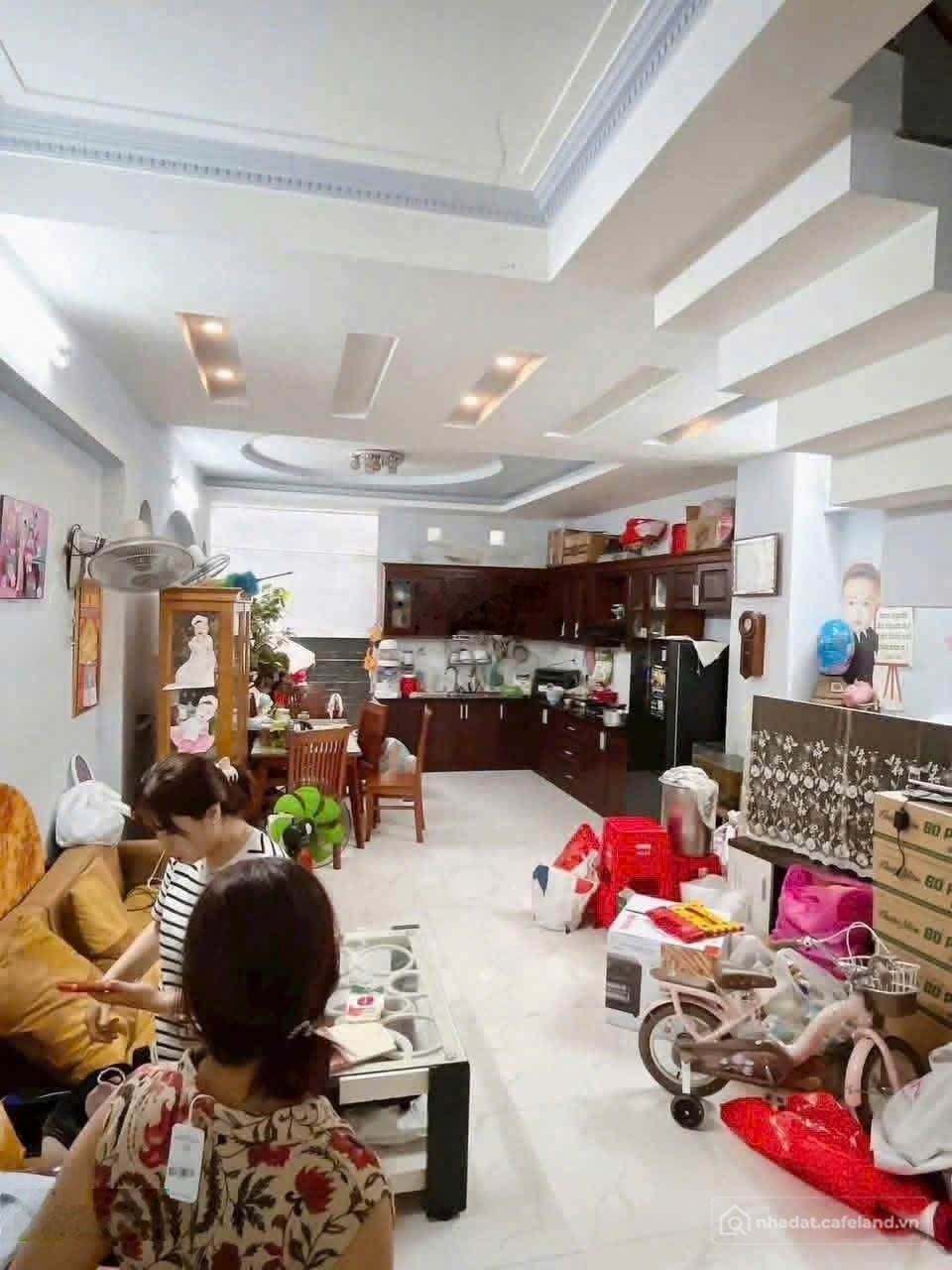 Nhà riêng: 17 triệu - 4.5*17m 4 tầng đường Đỗ Nhuận kế bên Aeon Tân Phú (4PN-3WC