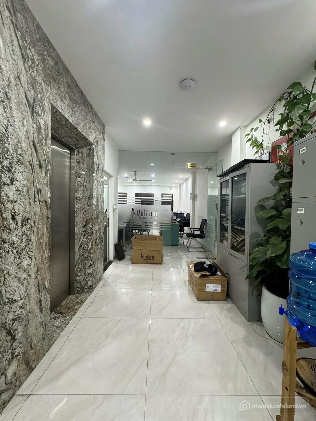 Nhà riêng: Cho thuê nhà mặt phố Mai Hăc Đế, Hai Bà Trưng mặt tiền 4.5m x 80m2 x