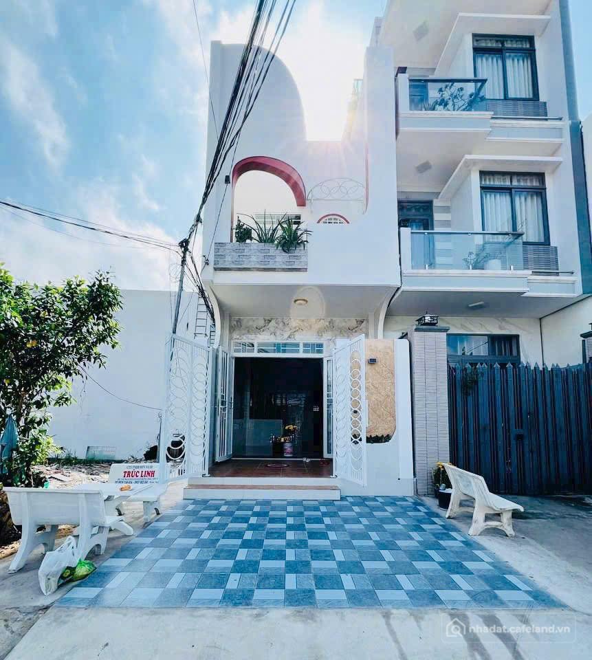 Nhà riêng: Nhà trệt lầu hiện đại - Hẻm rộng ô tô đậu - Cần Thơ
