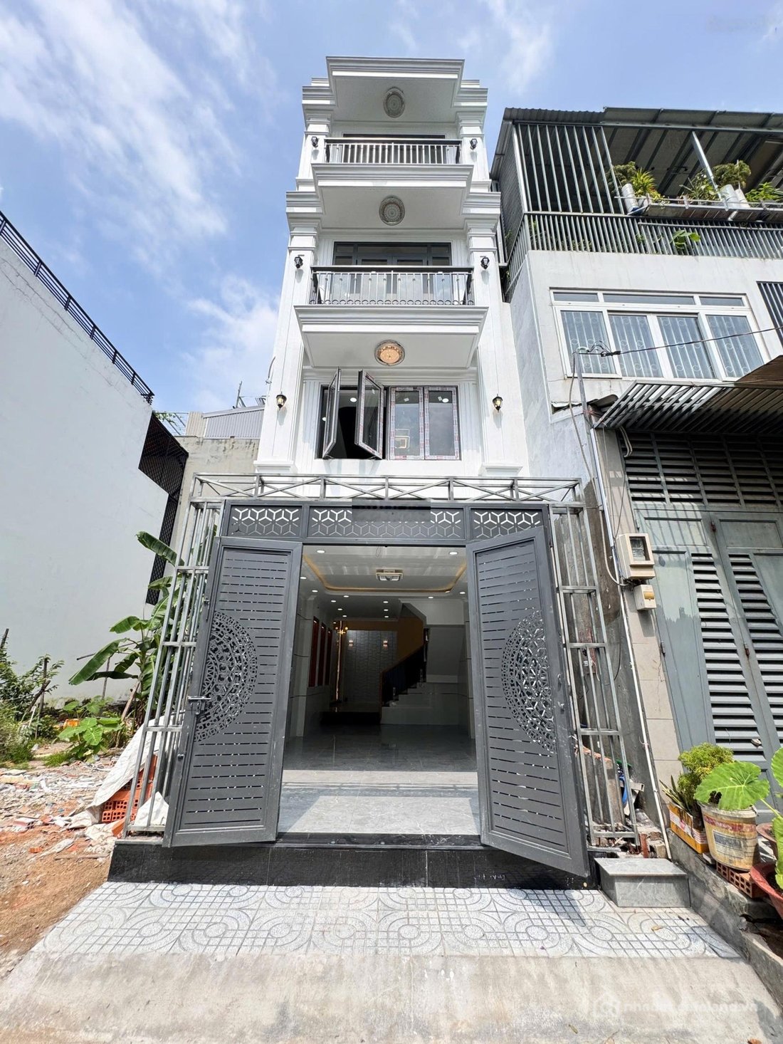 Nhà riêng: Cho thuê nhà nguyên căn quốc lộ 13 - sát vạn phúc city. vừa ở vừa kin