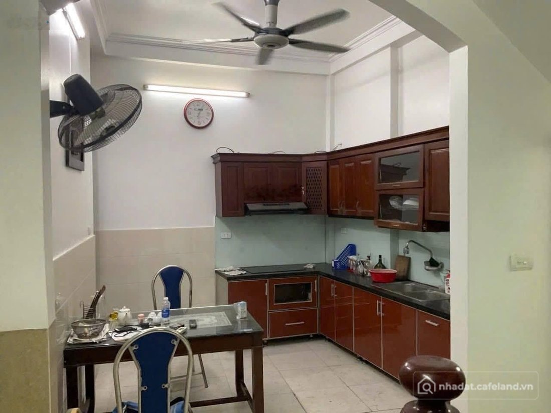 Nhà riêng: Cho thuê nhà phố Dịch Vọng Cầu Giấy, DT 50m 5 tầng, 5 ngủ, nội thất k