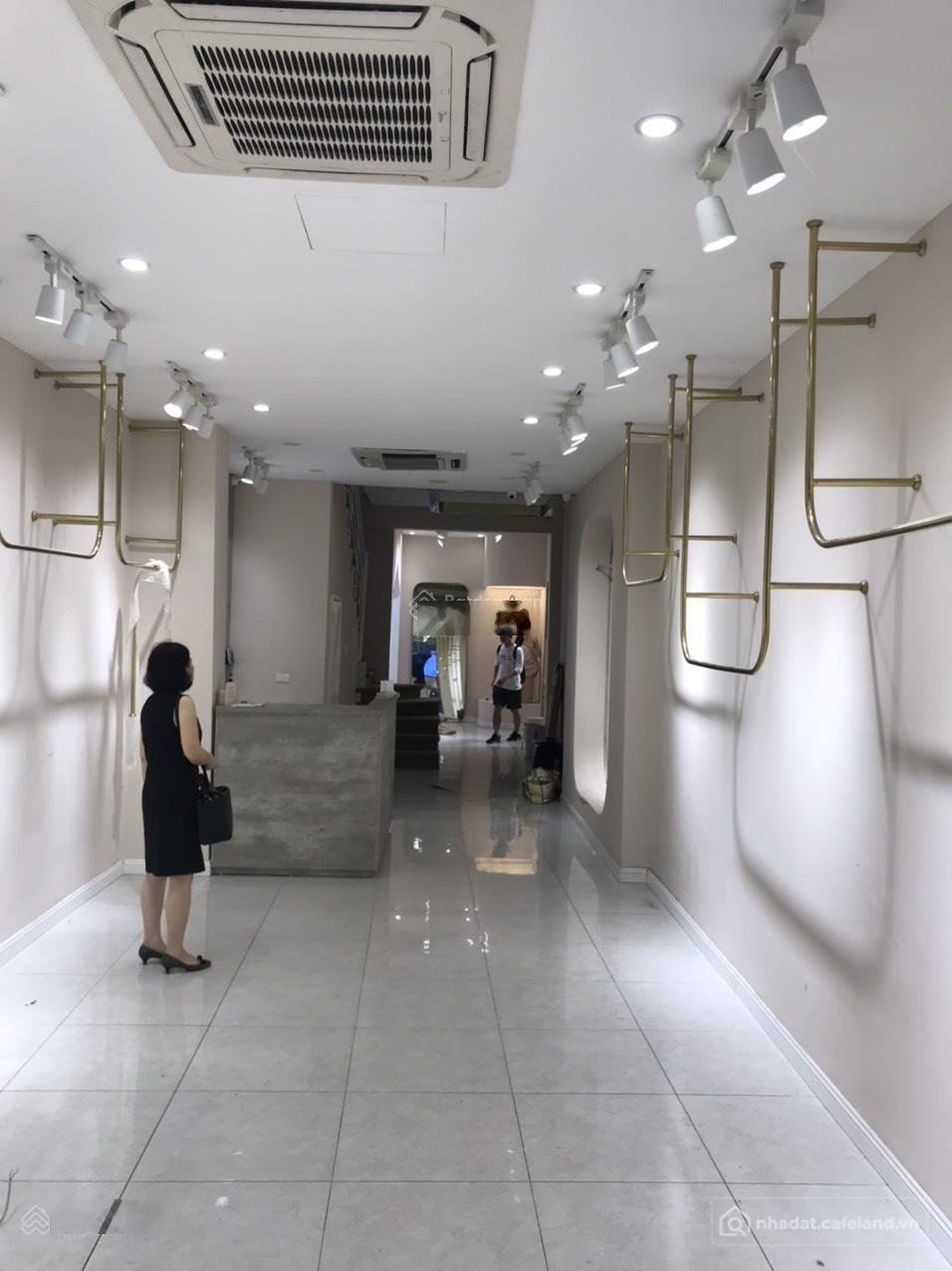 Mặt bằng: Cho thuê cửa hàng vị trí đẹp mặt phố Hàng Bông 65m2, MT 3,5m