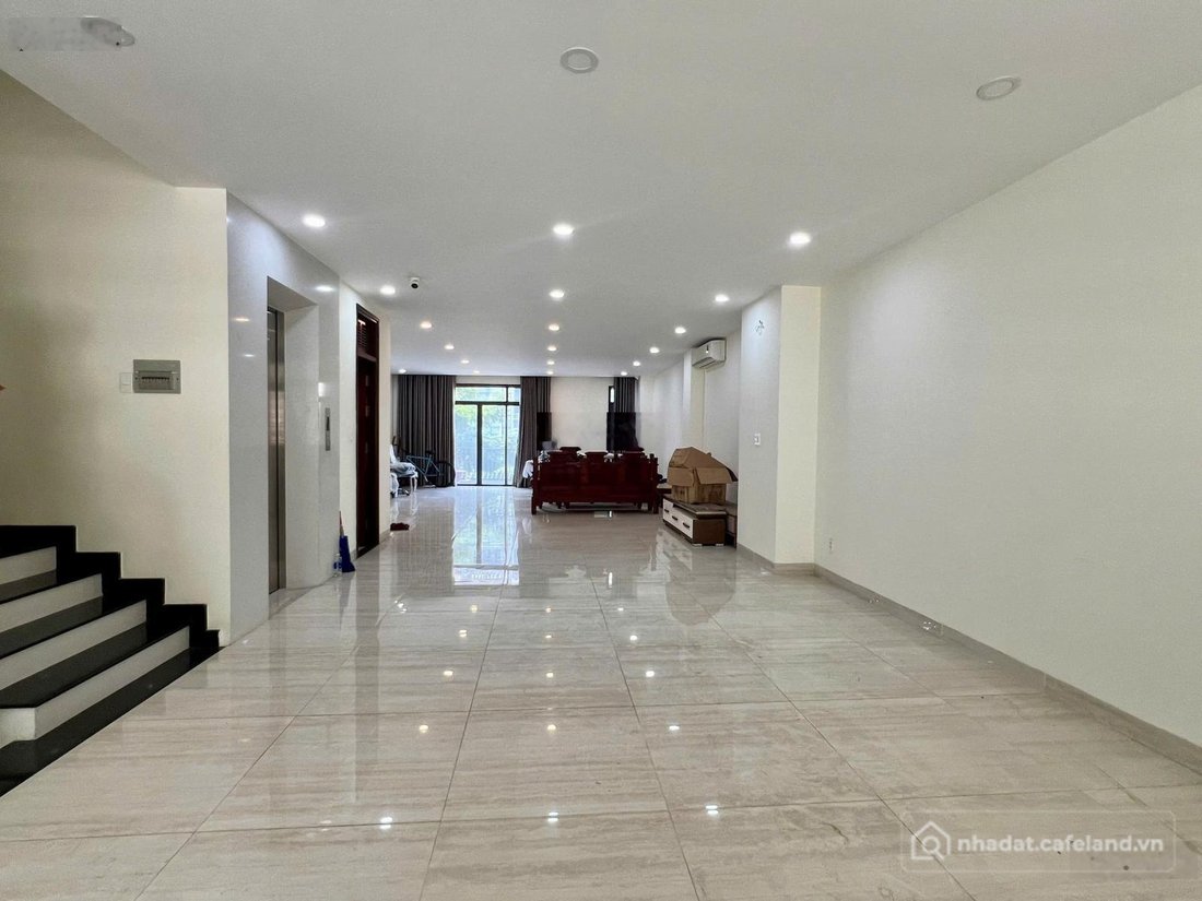 Nhà riêng: Mặt tiền Nguyễn Thị Nhung KDT Vạn Phúc 7x20m giá chỉ 65tr có thang má