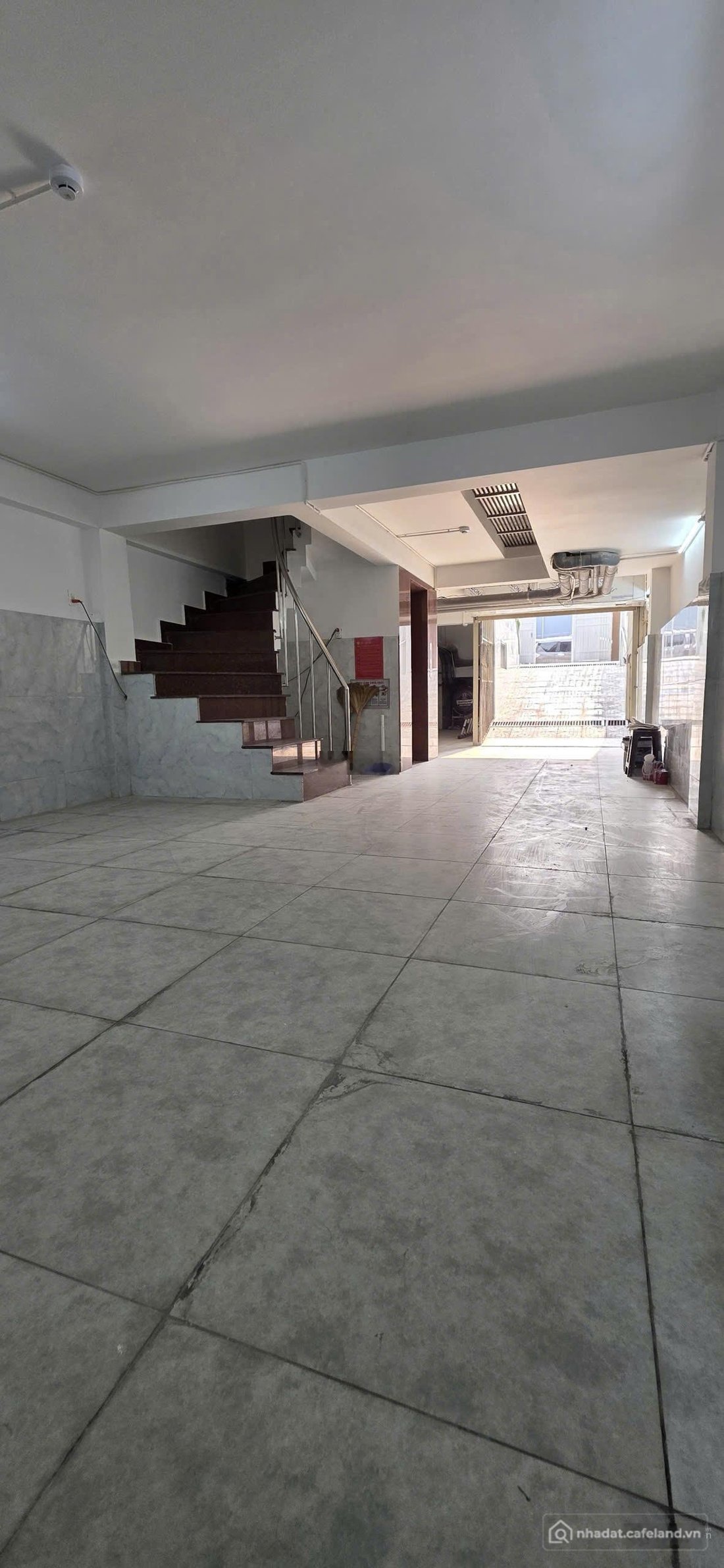 Nhà riêng: Chính chủ gửi cho thuê nhà KDC Chánh Nghĩa - 100m2 * 6 tầng, có thang