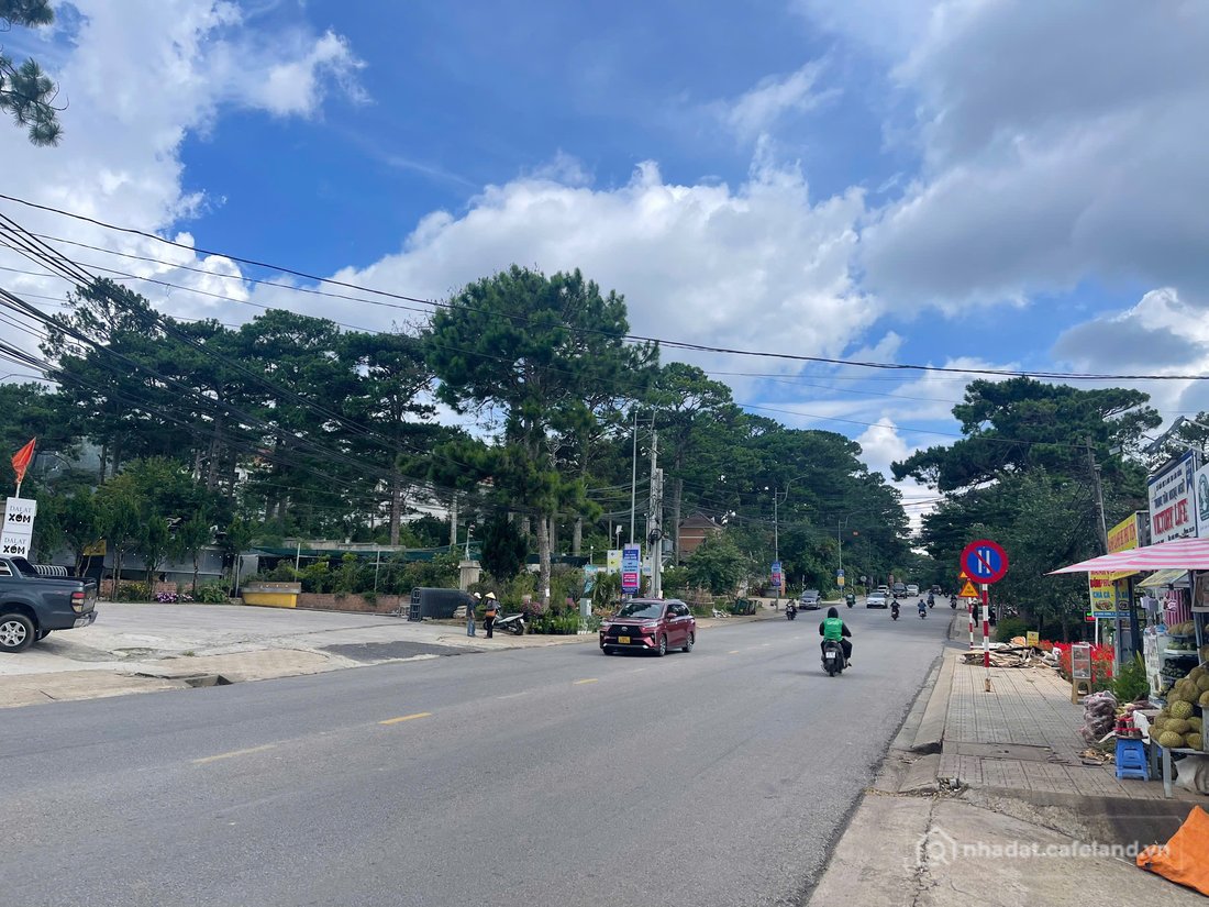 Mặt bằng: Cho thuê mặt bằng rộng đẹp mặt tiền đường Hùng Vương, phường Lâm Viên,