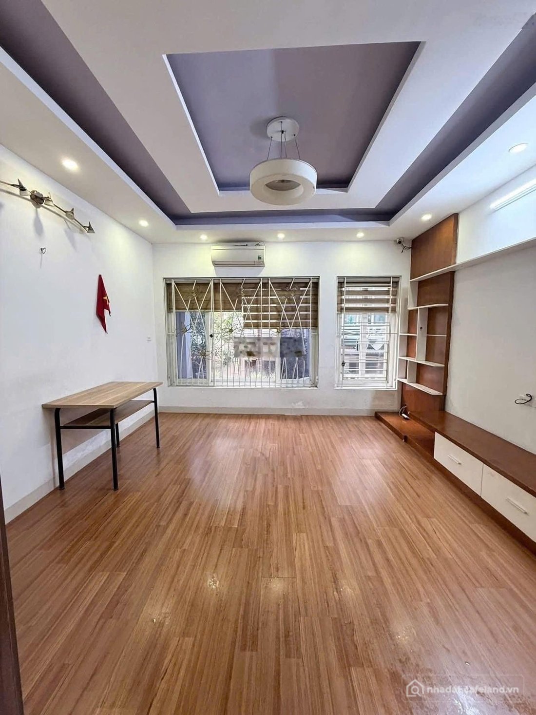 Nhà riêng: 12tr/tháng - cho thuê nhà nguyên căn Bồ Đề - Ái Mộ - Hồng Tiến ô tô đ