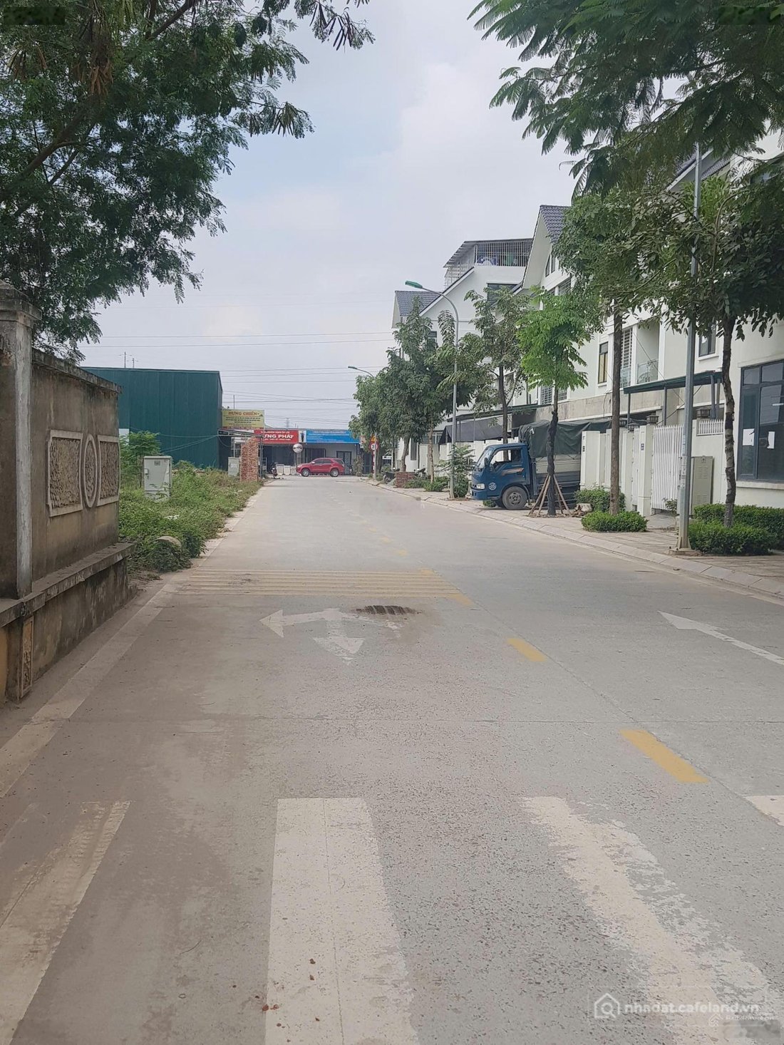 Nhà riêng: Cho thuê nhà trục chính kinh doanh cách đường Lê Trọng Tấn 500m giá c