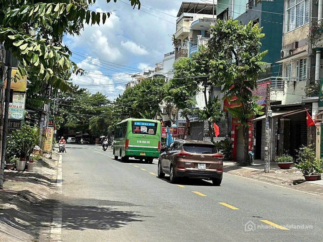 Bán nhà hàng - Khách sạn: Bán khách sạn 2 mặt tiền Hà Huy Giáp 5 lầu 16 phòng ng