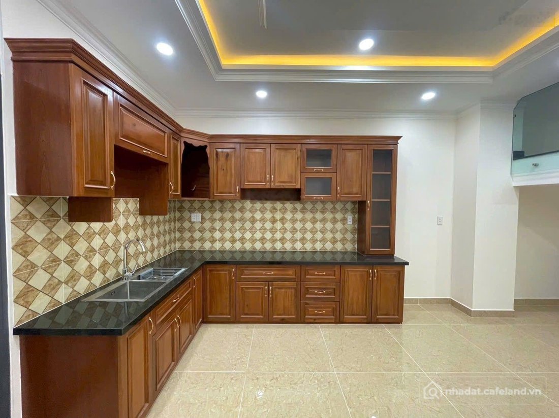 Nhà riêng: Cho thuê nhà nguyên căn cách Quốc lộ 13 200 m - liền kề Vạn Phúc City