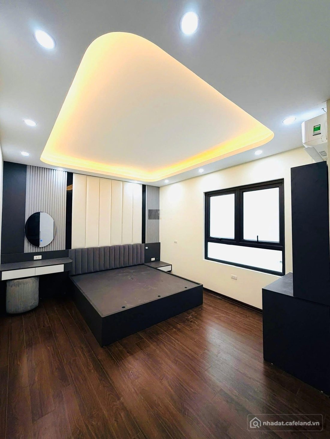 Nhà riêng: Cho thuê nhà nguyên căn phố Bồ Đề thang máy 3PN full nội thất gần BV