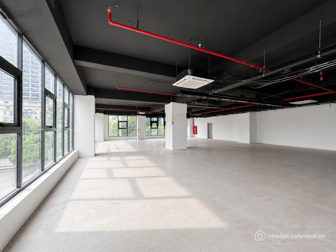 Mặt bằng: Cần cho thuê 1200m2 chân đế tại Trung Kính, hoạt động 24/7, kinh doanh