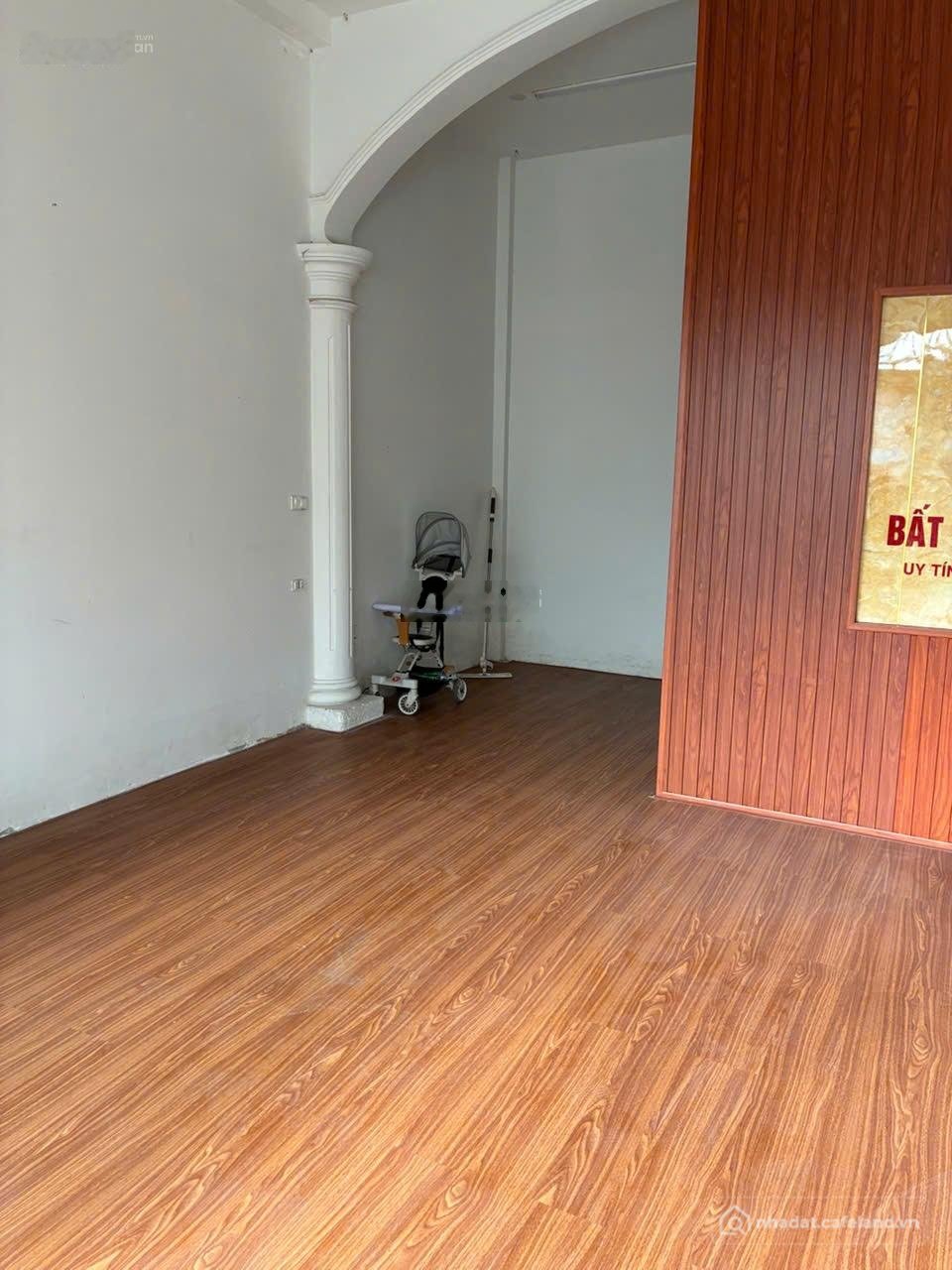 Mặt bằng: Chính chủ thuê MB tầng 1,2 KV Hoàng Cầu Đống Đa