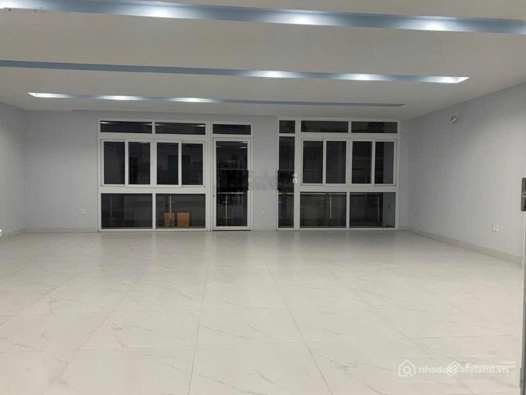 Văn phòng: Cho thuê tòa nhà VP Phan Đăng Lưu P6 Bình Thạnh. DT 10x26m 4 tầng. Gi