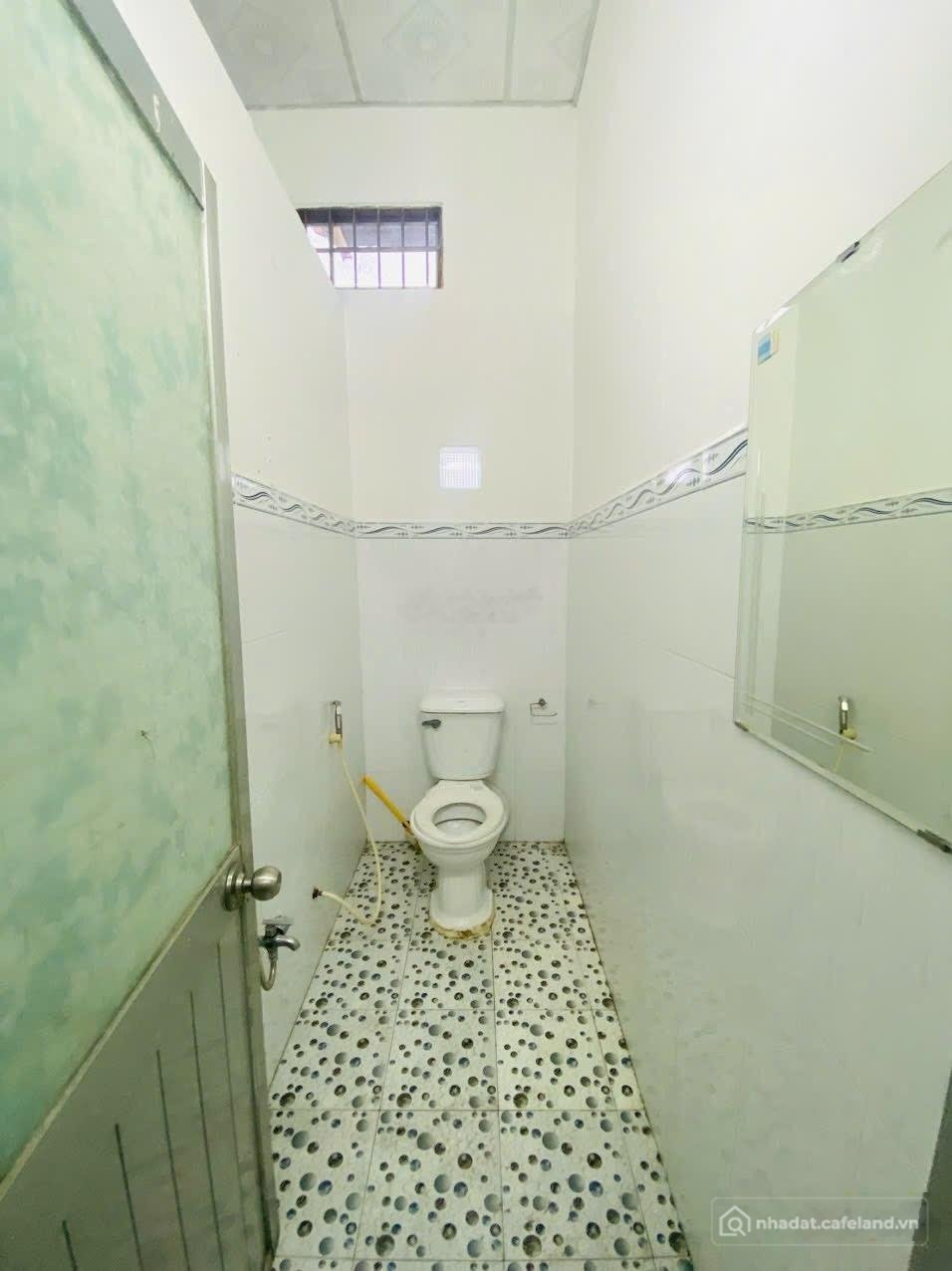 Nhà riêng: Cho thuê nhà KDC Xây Dựng 120m2 (6x20), 2PN, 2WC, máy lạnh, sân oto,