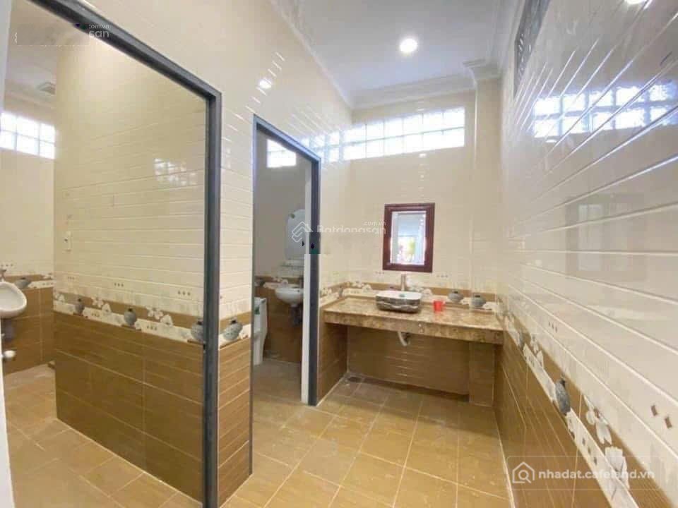 Nhà riêng: Cho thuê nhà mặt tiền đường Nguyễn Văn Cừ gần trường ĐHYD Cần Thơ
