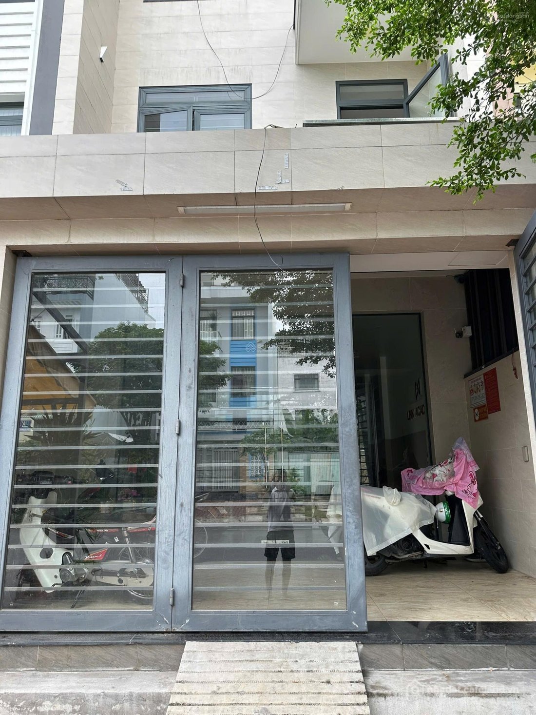 Cho thuê nhà riêng: Nhà riêng: Cho thuê mặt bằng tầng trệt nhà phố tại KDC 13E,