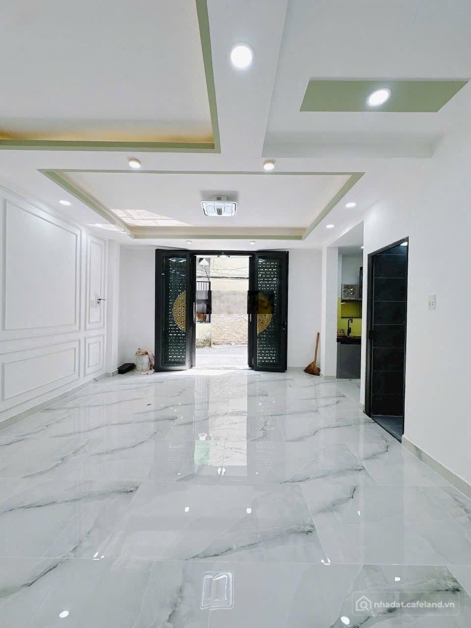 Cho thuê nhà riêng: Nhà riêng: Cho thuê nhà mới 3 phòng ngủ hẻm Tôn Đản Quận 4